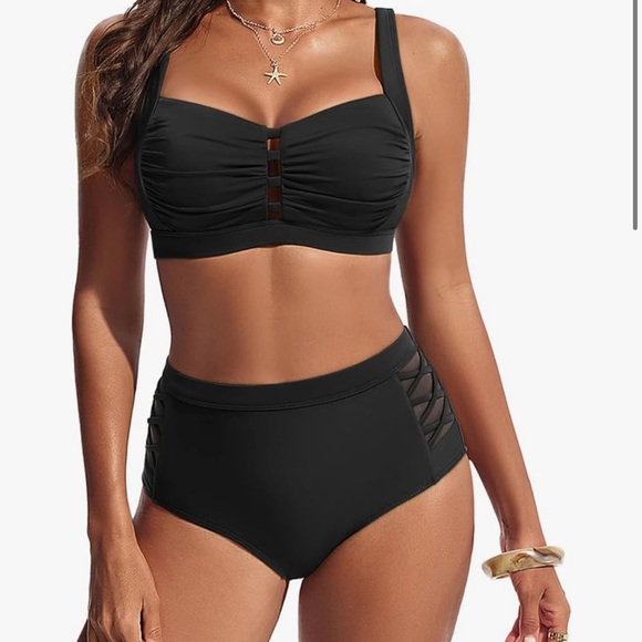 Bikini - Picture 4 of 9